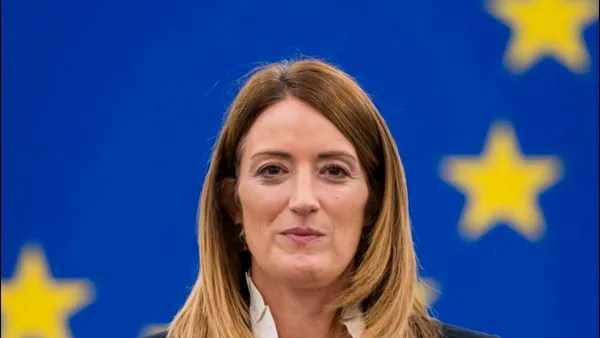Roberta Metsola ajunge la București, în același avion cu Emil Hurezeanu. Șefa Parlamentului European se va întâlni cu Nicușor Dan