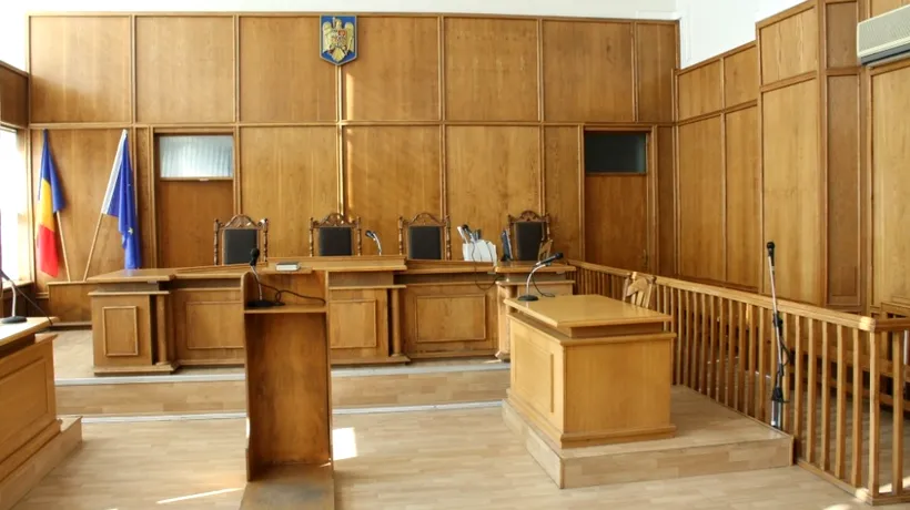FĂRĂ PRECEDENT. Patru deţinuţi au fost condamnaţi la închisoarea de Judecătoria Bacău pentru pentru săvârşirea infracţinilor de răzbunare pentru ajutorul dat justiţiei și încălcarea solemnităţii şedinţei de judecată