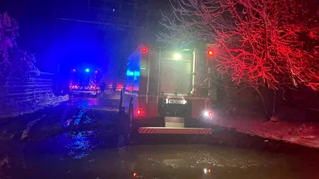 INCENDIU puternic la o hală situată pe Șoseaua Berceni, în sectorul 4. Flăcările au cuprins o suprafață de aproape 50 mp și sunt degajări mari de fum