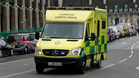 O femeie „a implorat o ambulanță” de cinci ori în două ore pentru soțul său, deși chiar ea lucra la un spital. Bărbatul a murit, în cele din urmă