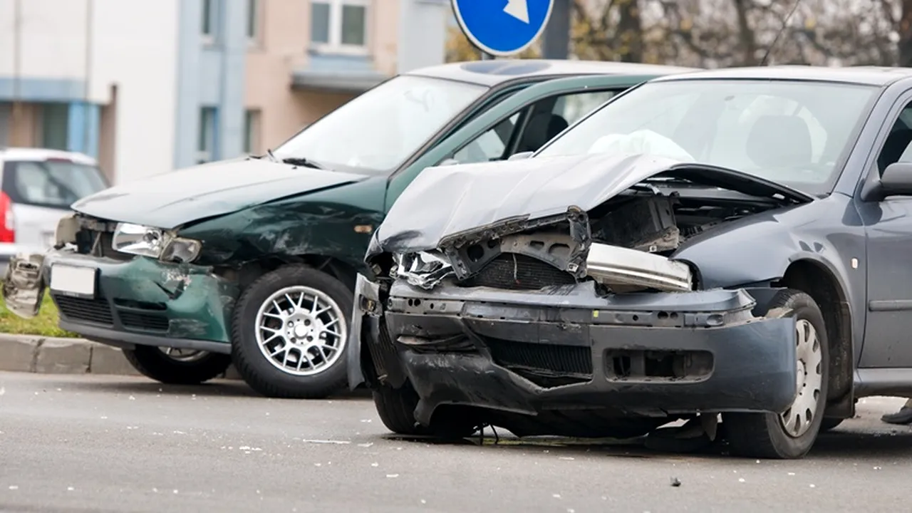 Anul Nou aduce prețuri mai mari cu aproape 30% pentru polițele RCA. Cât va plăti un tânăr de 25 de ani care nu a fost implicat niciodată într-un accident 