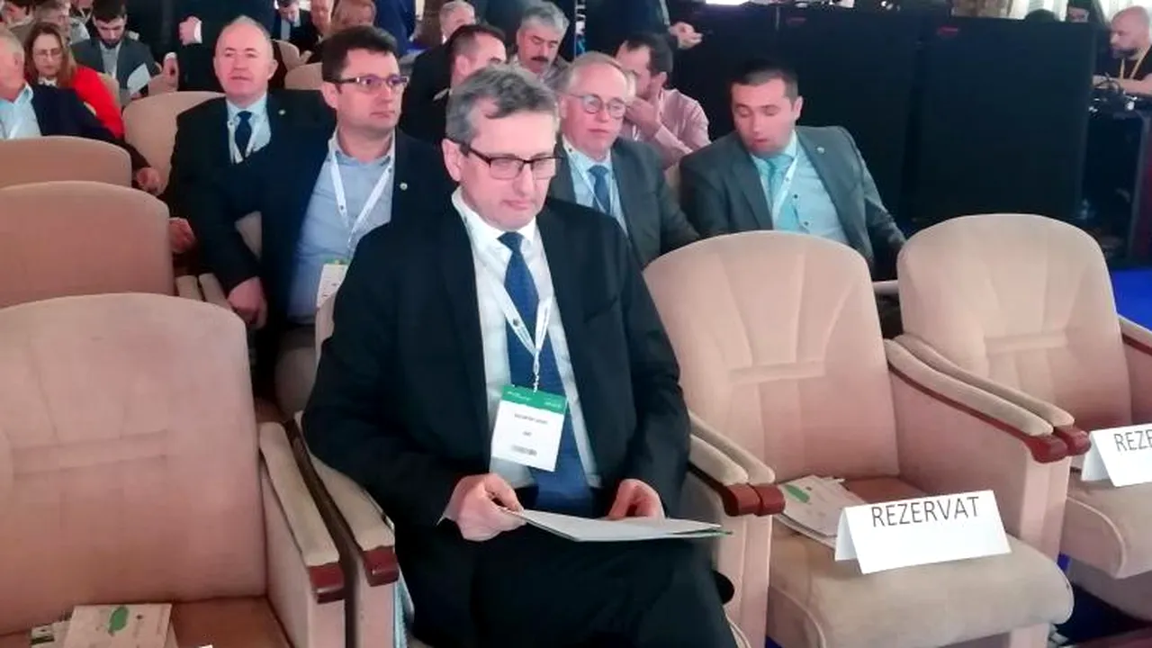 Bursa „Fiii satului”, o soluție propusă de economistul-șef al BNR la problema migrației tinerilor. „Acordarea acestor burse ar trebui să fie condiționată de întoarcerea absolvenților la țară” (Valentin Lazea)