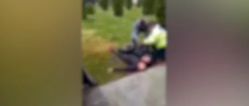 Imagini șocante cu criminalul din Argeș. Polițiștii l-au găsit întins lângă femeia înjunghiată, după ce a încercat să se sinucidă - VIDEO