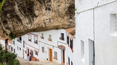 Orașul de sub stâncă. Cum arată orășelul spaniol săpat în piatră - FOTO + VIDEO