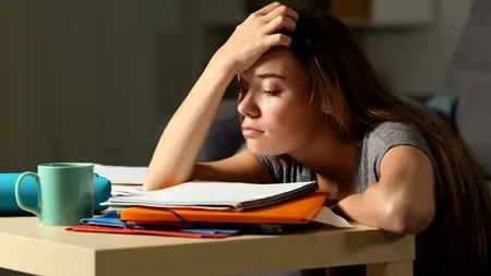 Condițiile pe care trebuie să îndeplinească elevii și familiile lor, pentru a primi tabletă de la școală