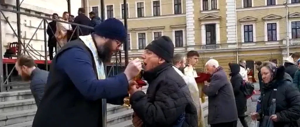 Împărtășanie în masă cu aceeași linguriță | Reprezentant al Mitropoliei Clujului: „S-au împărtăşit de fiecare dată, şi nu au reţinerile altora”