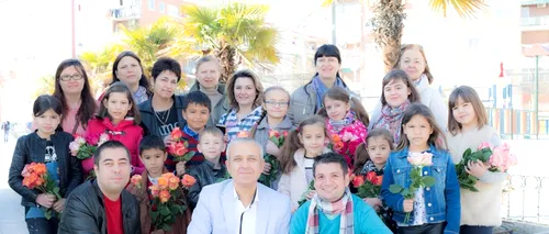 8 MARTIE. Copiii români din Madrid au împărțit flori mamelor românce și spaniole