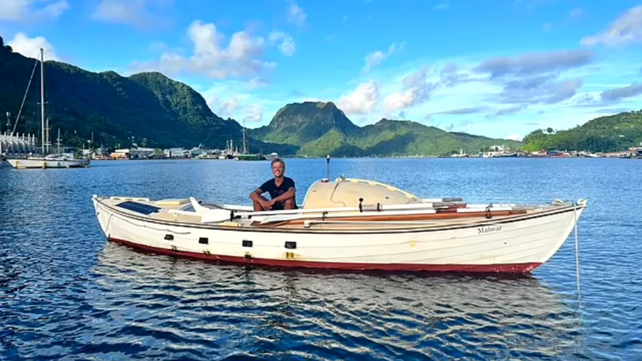 Un TÂNĂR de 24 de ani, salvat din mijlocul Oceanului Pacific după ce barca în care se afla s-a răsturnat. Visa să ajungă în Cartea Recordurilor