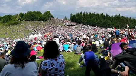 Peste 130.000 de oameni, la procesiunea de Rusalii din Harghita. 90 de persoane au necesitat asistență medicală. Președintele Ungariei, printre participanți