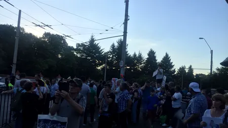 Protest la Palatul Cotroceni. Manifestanții cer demisia președintelui Klaus Ioahnnis