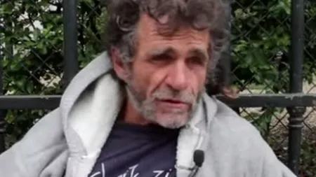 Ce vârstă are acest om al străzii din Paris. „Fac exerciții pe unde apuc