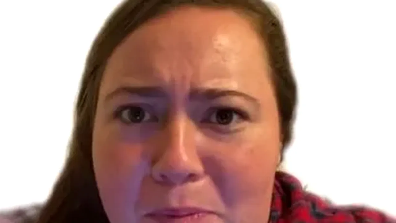 O femeie voia să iasă la o întâlnire cu un bărbat cunoscut pe o aplicație de dating, dar mesajul de la acesta a șocat-o