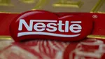 Nestle retrage de la comercializare mai multe loturi de lapte praf din cauza unei bacterii pe linia de producție