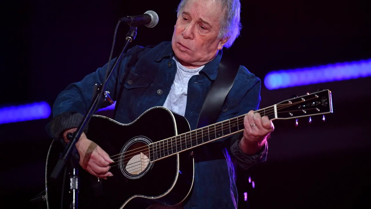 Paul Simon spune că pierderea auzului îl împiedică să mai meargă în turnee