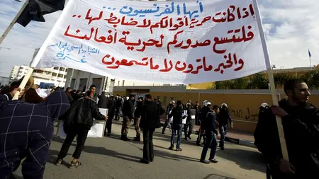 Sute de persoane, la un miting contra revistei Charlie Hebdo desfășurat în Fâșia Gaza