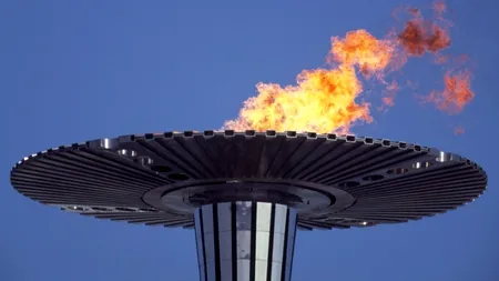 O polițistă de frontieră româncă aflată în misiune în Grecia a purtat flacăra olimpică