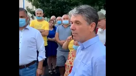 Primarul Brașovului, surprins fără mască și minima distanțare socială, în campanie electorală (VIDEO)