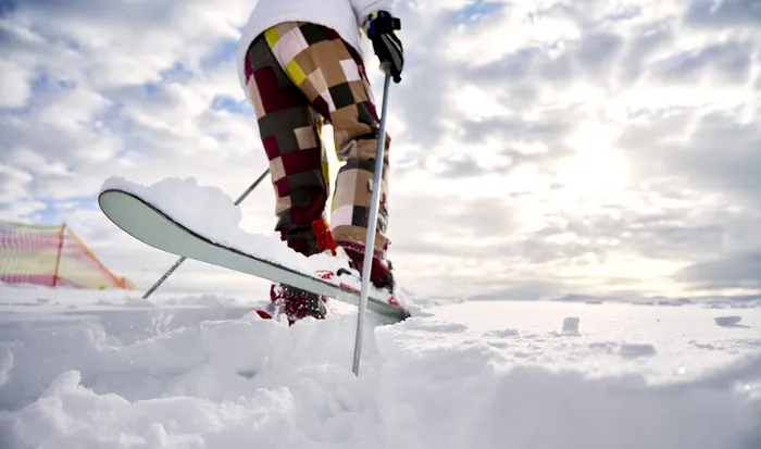 Scandal în lumea săriturilor cu schiurile. Până la urmă, mărimea contează. Schiorii ar putea fi măsurați în zona intimă, după descoperirea unei noi metode de trișare