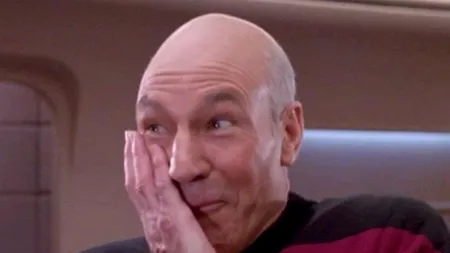 Sir Patrick Stewart i-a enervat la culme pe pasagerii unui avion. Ce a făcut actorul din „Star Trek