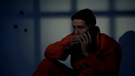 „Metoda COVID”, în pas cu pandemia: Cum i-au înșelat șapte bărbați pe mai mulți bătrâni. Doi dintre ei făceau totul din închisoare!