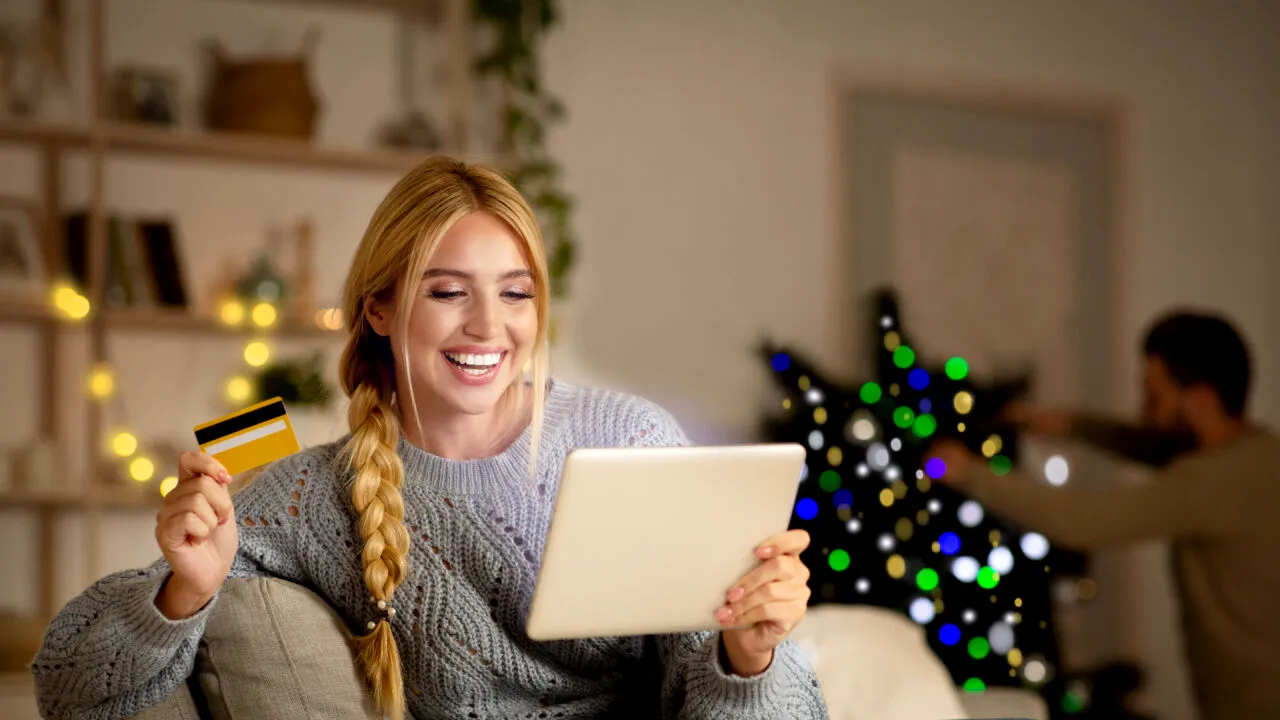 Recomandări ANPC pentru românii care fac cumpărături de sărbători: Nu salvaţi detaliile bancare pe telefon, evitați plățile prin transfer bancar