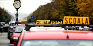 O femeie a reușit să își ia permisul de conducere, după ce a dat de 960 de ori examenul / Reacția INCREDIBILĂ a unei companii auto celebre