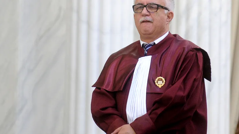Augustin Zegrean, fostul președinte al Curții Constituționale: Căderea Guvernului nu are nicio consecință asupra OUG adoptate. Parlamentul decide