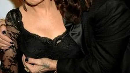 Bomba din showbiz tocmai a expodat! DIVORȚEAZĂ! Anunțul făcut după 30 de ani de căsătorie: „S-a și mutat de acasă