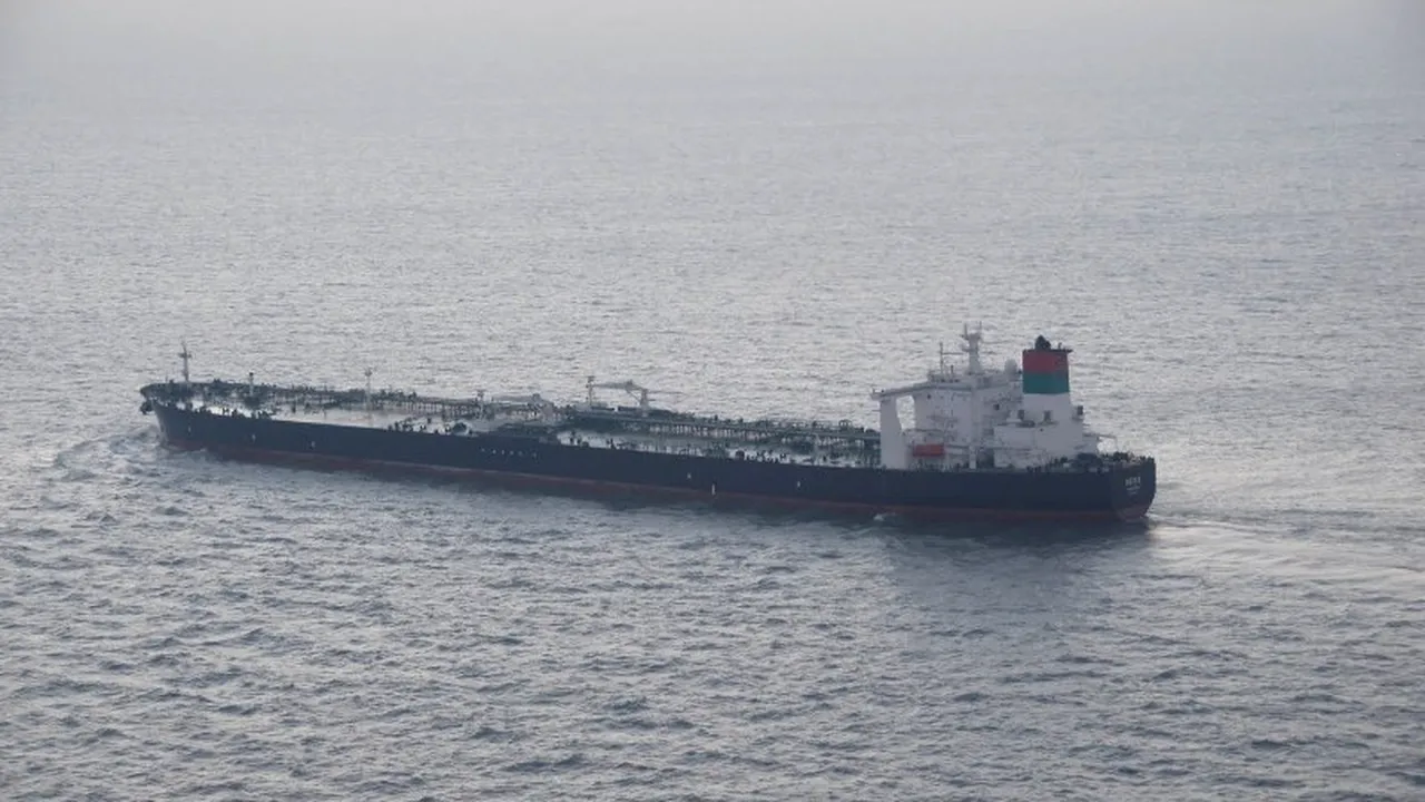 Un marinar român a murit în Libia, după ce un petrolier grecesc a fost atacat de un avion de vânătoare libian