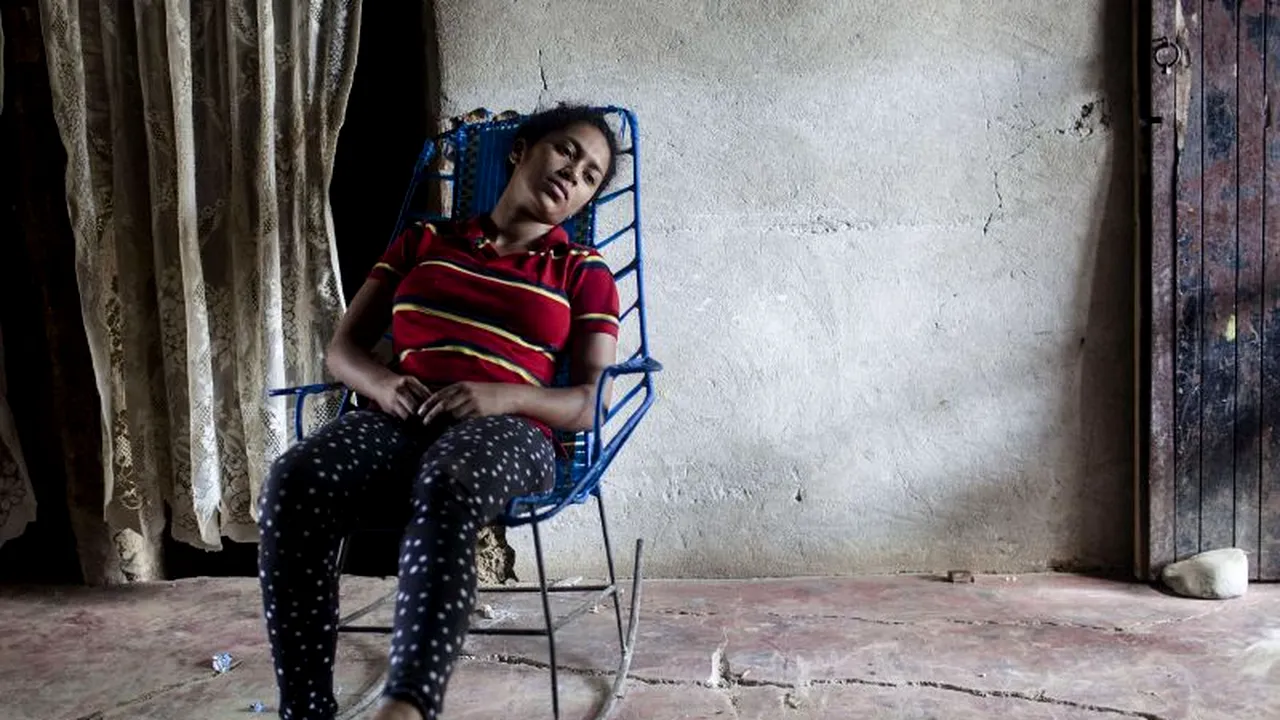 Tinerele vaccinate împotriva HPV dintr-o localitate din Columbia manifestă simptome inexplicabile