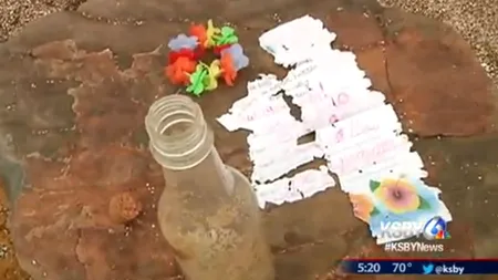 Se plimbau pe plajă când au găsit o sticlă misterioasă. Ce mesaj ascundea biletul din interior