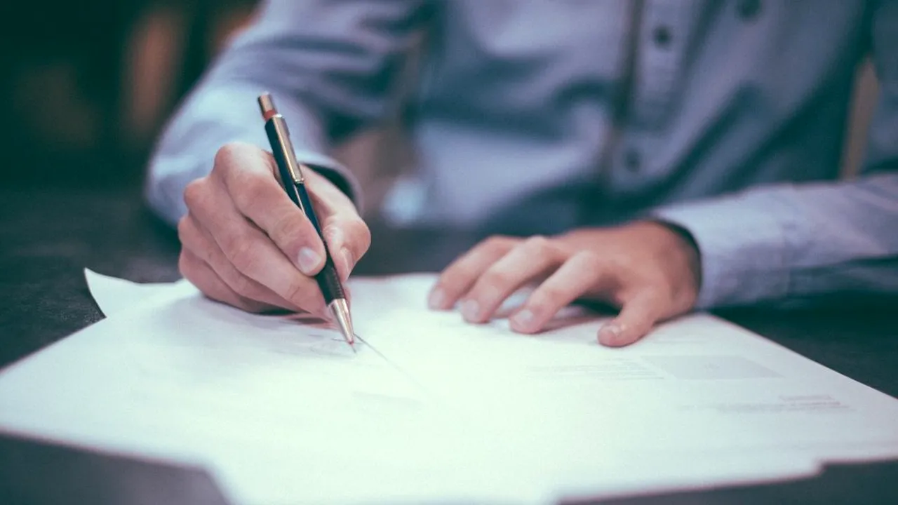 PESTE 4.800 de companii au solicitat, în trei zile, certificate de urgenţă care atestă întreruperea totală sau parţială a activităţii