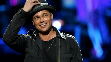 Primul mesaj postat de Brad Pitt pe versiunea chinezească a platformei Twitter