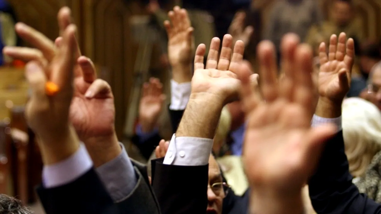 Deputații juriști, de acord cu reducerea pragului la referendum