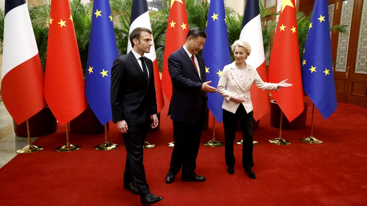 UE îndulcește relația cu China. Von der Leyen transmite Beijingului: ”Eliminarea riscurilor, dar nu decuplare”