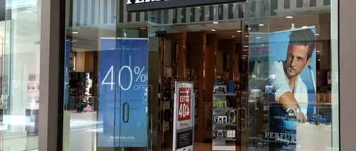 Criză în America: Apocalipsa retailerilor americani continuă cu un lanț de magazine care vinde parfumuri marca Trump