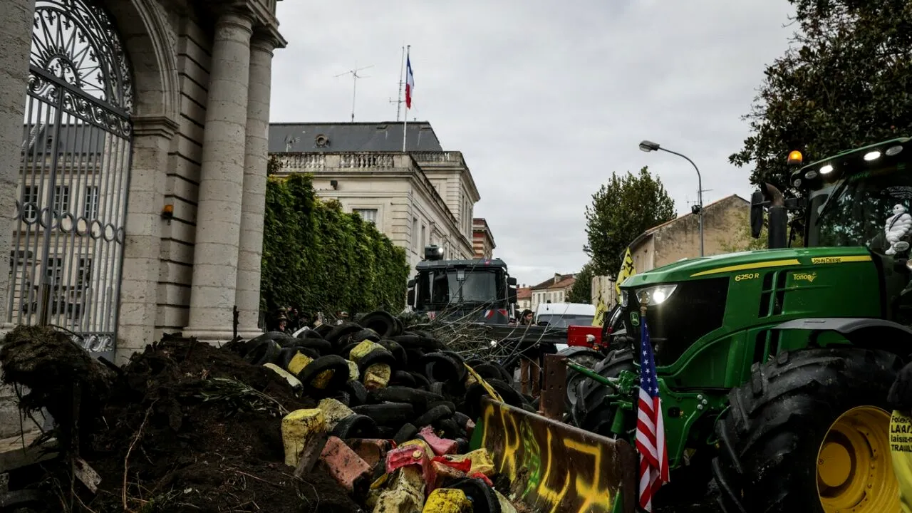 Noi PROTESTE în Franța împotriva Acordului UE-Mercosur. Care sunt nemulțumirile fermierilor