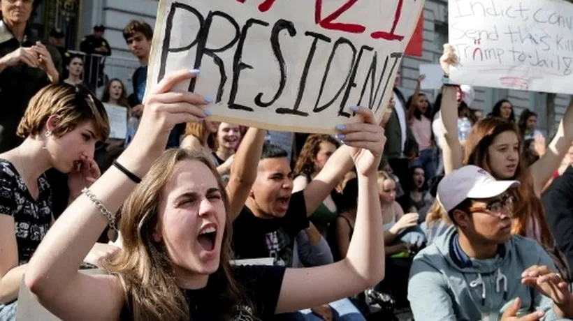 Sute de elevi de liceu au protestat luni în SUA împotriva președitelui-ales Donald Trump