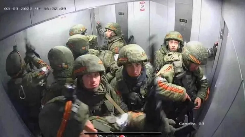Momentul în care cinci soldați ruși sunt blocați de ucraineni într-un lift