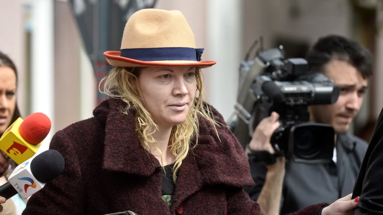 Crucea lui Viorel Lis de la Săpânța a fost scoasă la vânzare de Oana