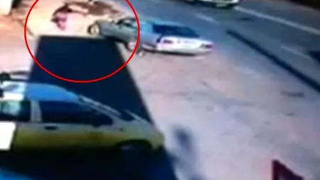 VIDEO: O tânără din Craiova, lovită intenționat pe trecerea de pietoni, pentru că traversa prea încet