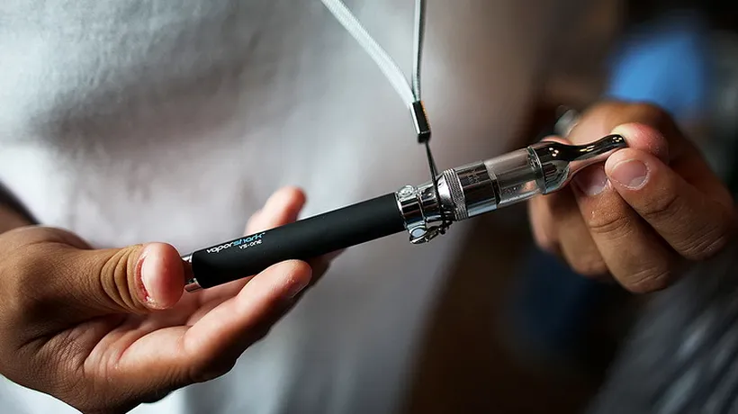 FRICI NEFONDATE legate de vaping descurajează fumătorii de la a trece către țigări electronice