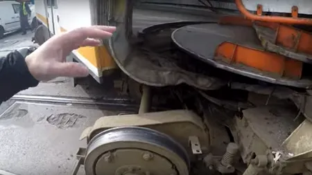 De ce este extrem de periculos să stai la mijlocul tramvaielor care deraiază: „Poți să mori strivit între fiare”