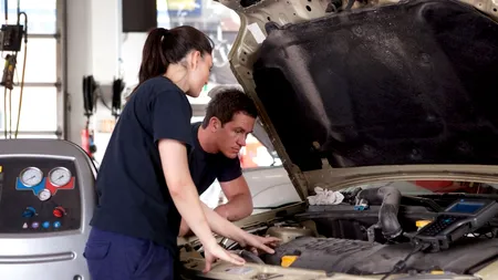 Cel mai mare grup din Parlamentul European vrea să salveze motorul cu ardere internă. NORMELE de emisie trebuie revizuite