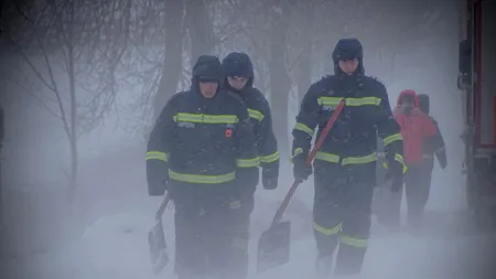 FOTO-VIDEO. România, înzăpezită în aprilie. Sute de persoane, salvate de intervenția pompierilor / Moldova, sub avertizare COD ROȘU