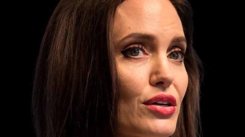 Angelina Jolie, probleme din ce în ce mai mari cu greutatea. La 42 de ani, actrița cântărește mai puțin decât fiica ei de 11 ani. FOTO
