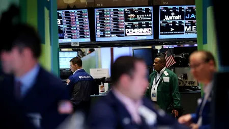 Un sfert dintre angajații de pe Wall Street cred că este necesar SĂ TRIȘEZE ca să reușească. SONDAJ