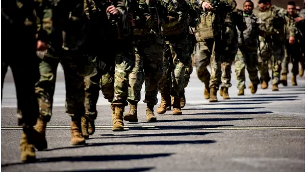 Scandal pe linia frontului din Ucraina. Soldații ucraineni sunt înfometați și forțați să bea apă de ploaie