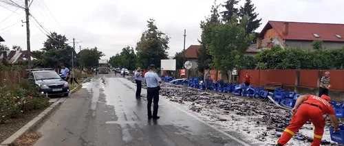 Accident neobișnuit în Vâlcea: O femeie a fost rănită după ce lăzile de bere dintr-un TIR au căzut peste ea | VIDEO