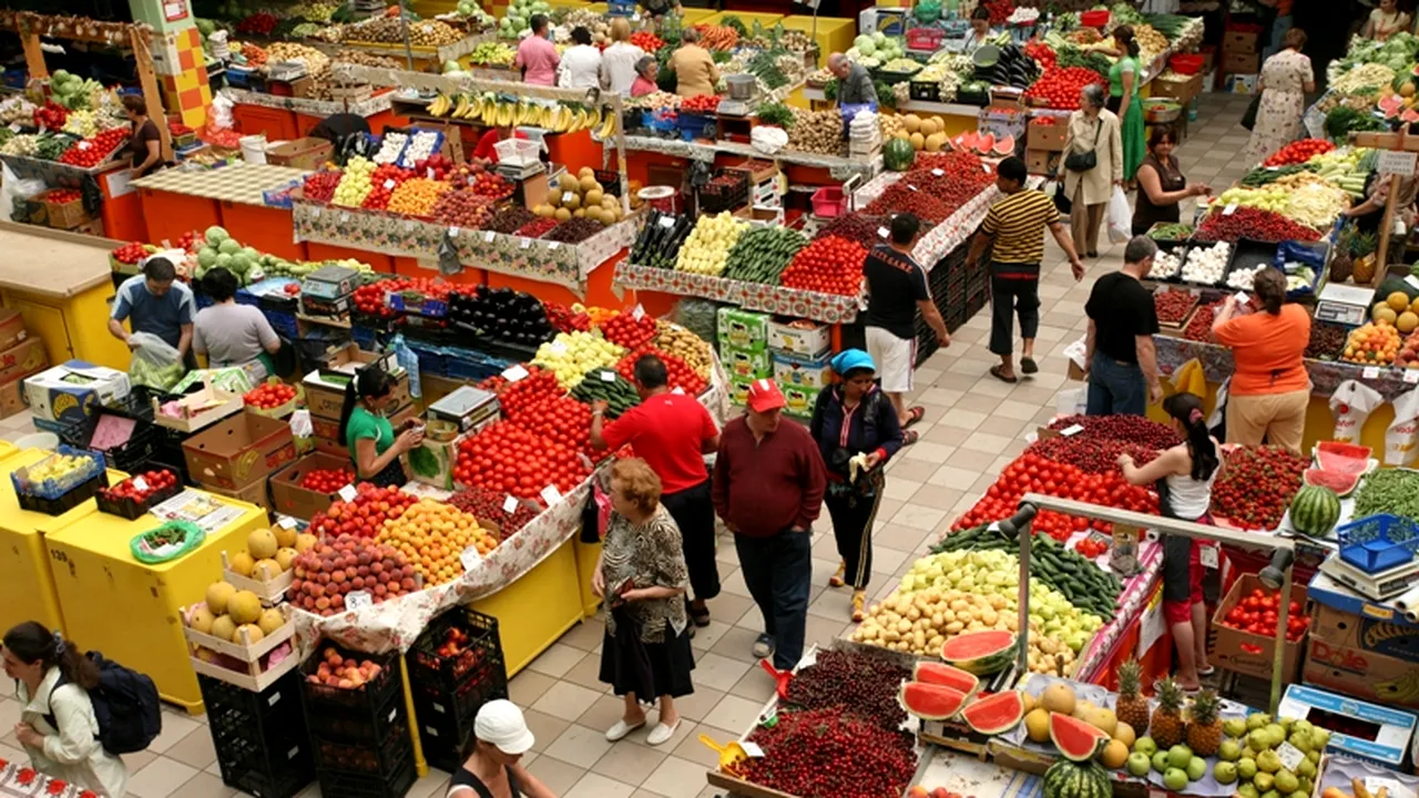 Comercianții din piețe, vizați de noi reguli. De ce documente vor avea nevoie pentru a vinde la tarabă